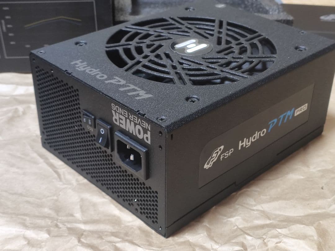 FSP Hydro PTM PRO 1000W Platinum 電源ユニット
