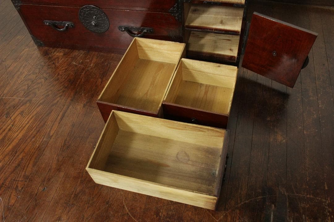 米沢箪笥 前栗材 菊唐草金具 扉付 時代箪笥 和箪笥