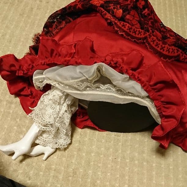早い者勝ち！レア物！イングランド製！豪華なドレスを着たお人形！