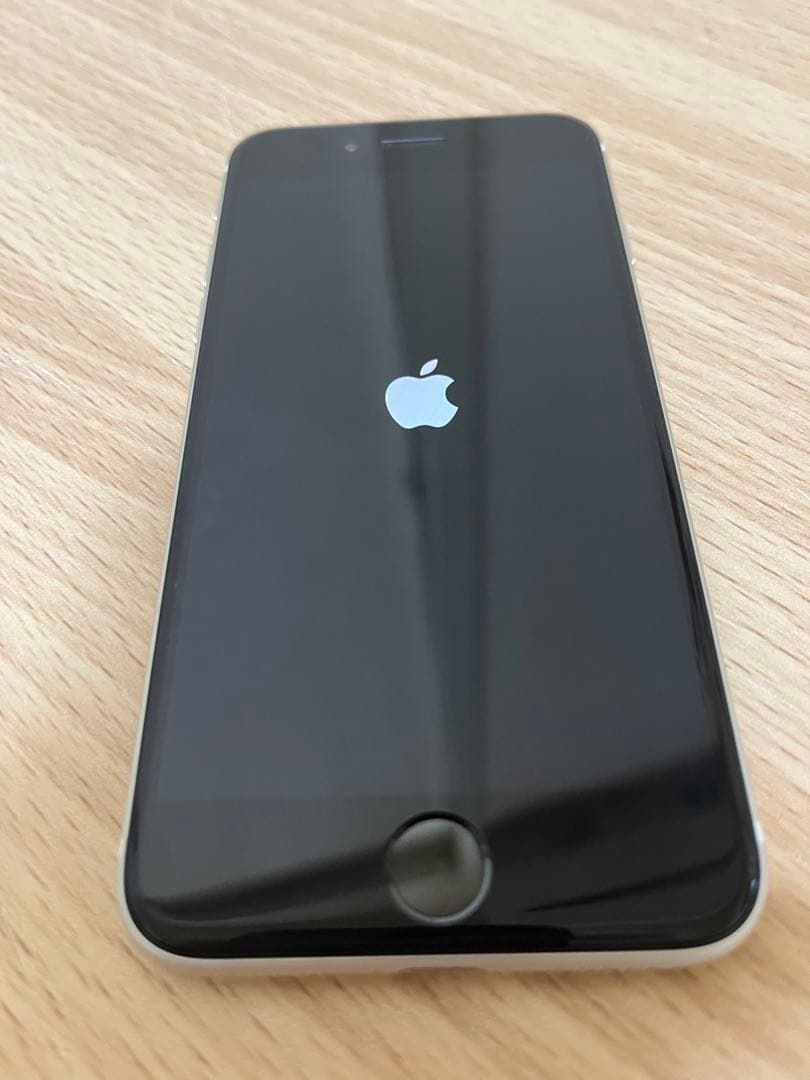 Apple iPhone 第2世代SE 本体　64GB バッテリー残81%