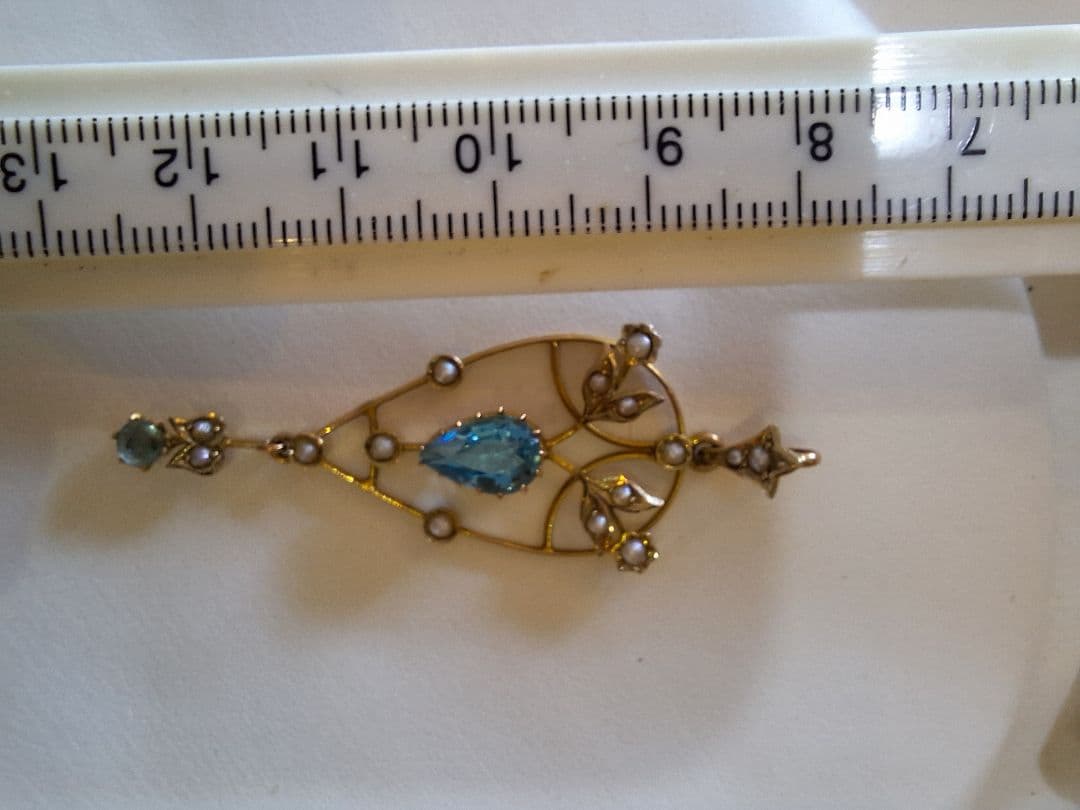 アールヌーボー　９ct　ペンダント　ブルー天然石