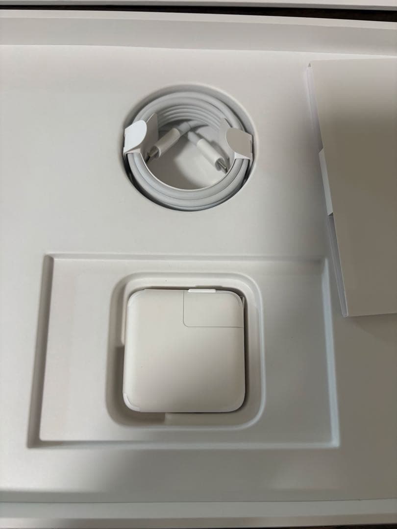 【連休値下げ】MacBook Air 2020 i5/8GB/512GBシルバー