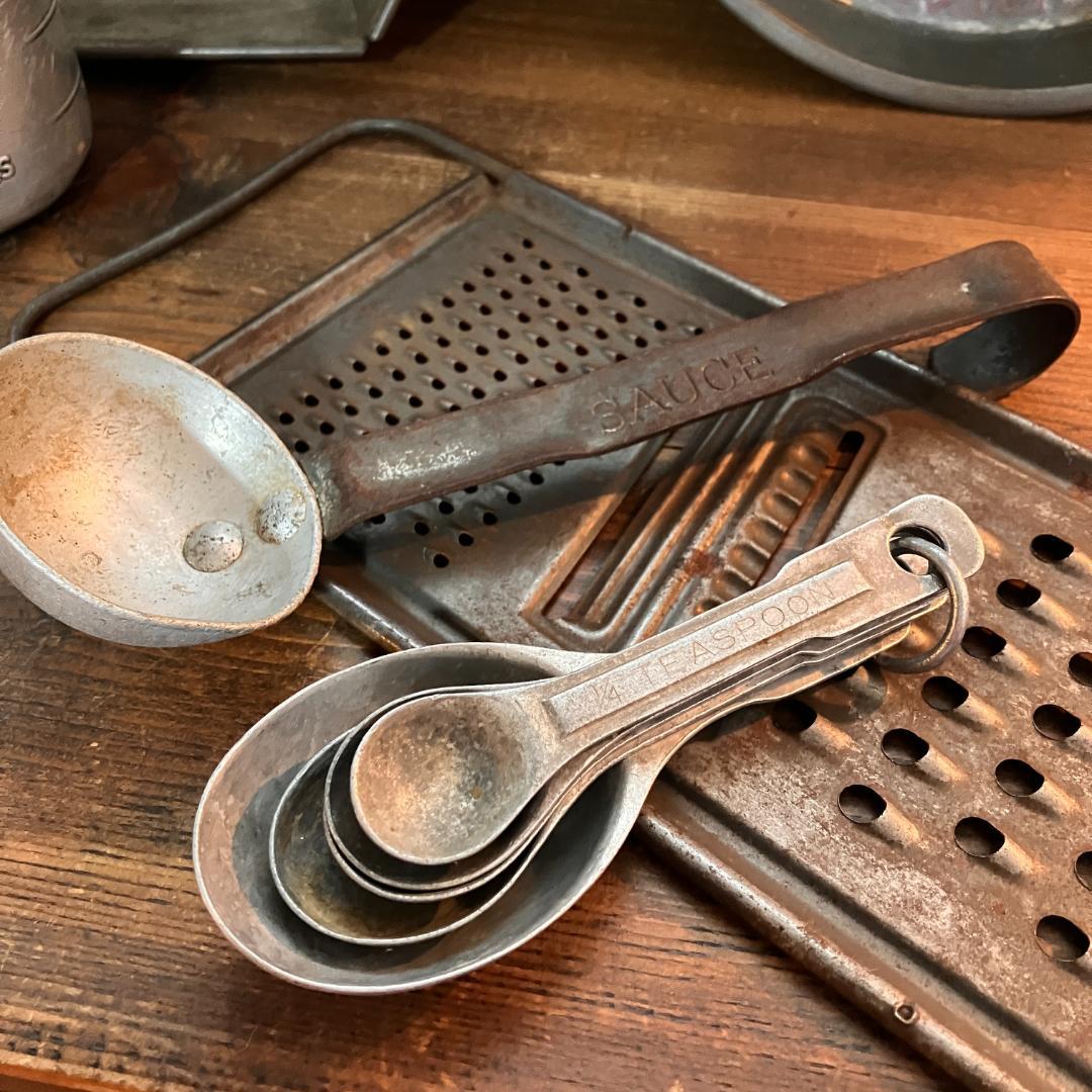 アメリカの古いキッチンツール7点★Vintage／USA／Tin