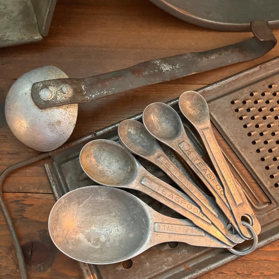 アメリカの古いキッチンツール7点★Vintage／USA／Tin