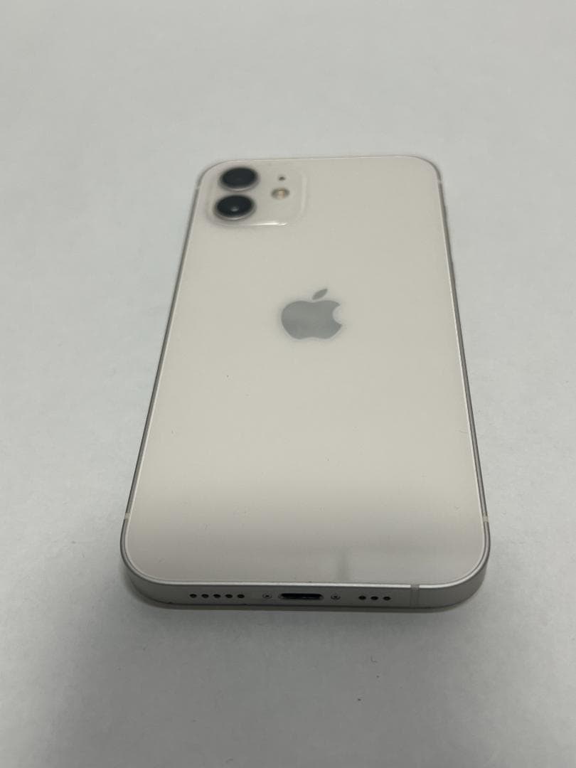 iPhone12本体64GBホワイト 純正バッテリー100% SIMフリー特典付