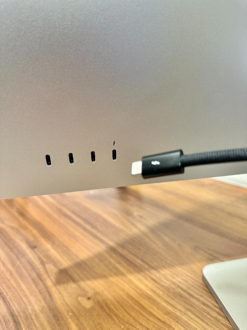 Apple studio display　角度・高さ調整スタンド