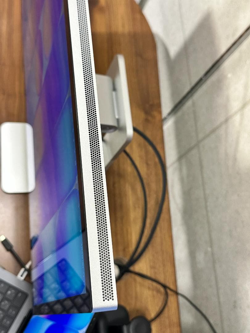 Apple studio display　角度・高さ調整スタンド
