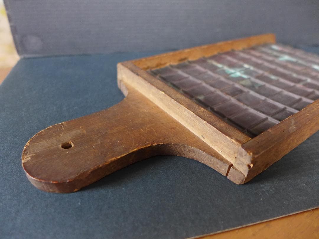 珍品　時代物　江戸・天保年間　一分判金？銭枡　木製　10x8個枡　骨董