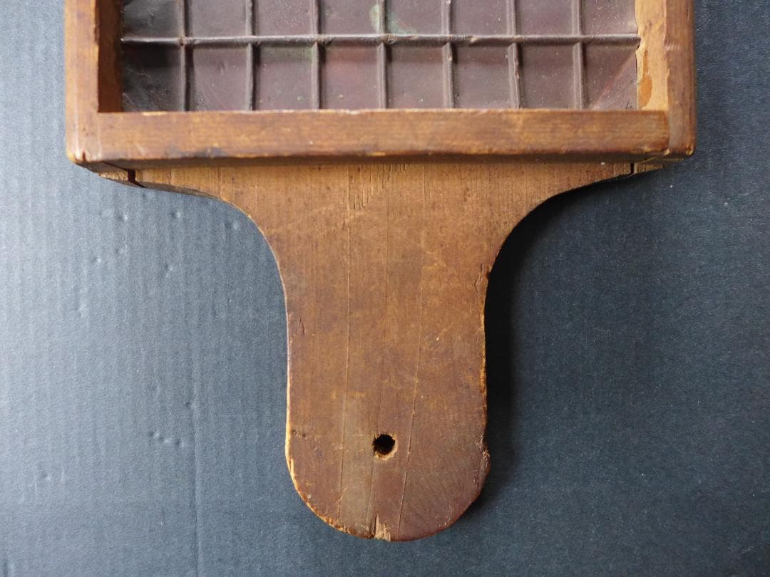 珍品　時代物　江戸・天保年間　一分判金？銭枡　木製　10x8個枡　骨董
