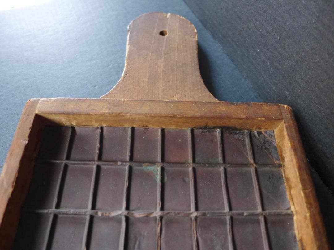 珍品　時代物　江戸・天保年間　一分判金？銭枡　木製　10x8個枡　骨董