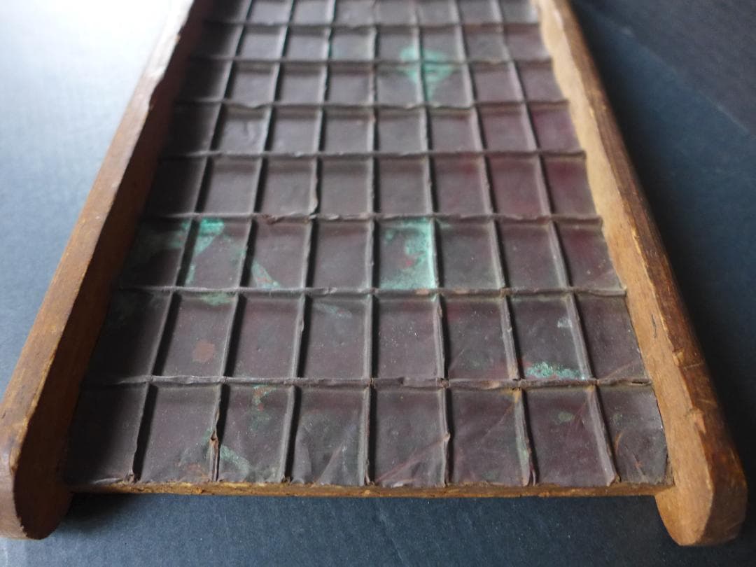 珍品　時代物　江戸・天保年間　一分判金？銭枡　木製　10x8個枡　骨董