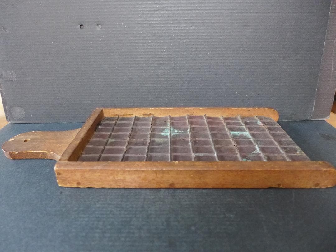 珍品　時代物　江戸・天保年間　一分判金？銭枡　木製　10x8個枡　骨董