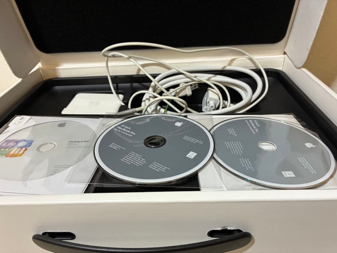 MacBook Pro 15インチ　＋　Apple Magic Mouse