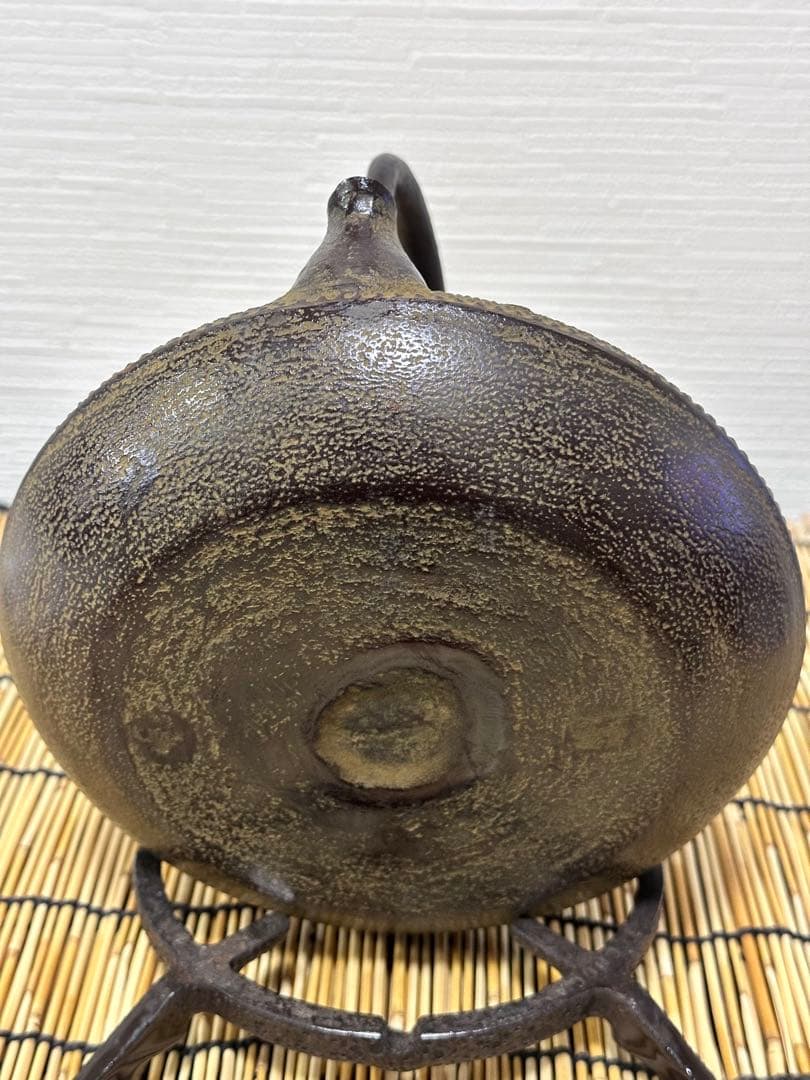 新品、木箱、栞付　敬典工房正寿堂山正　人間国宝　髙橋敬典作　独楽型　南部鉄瓶