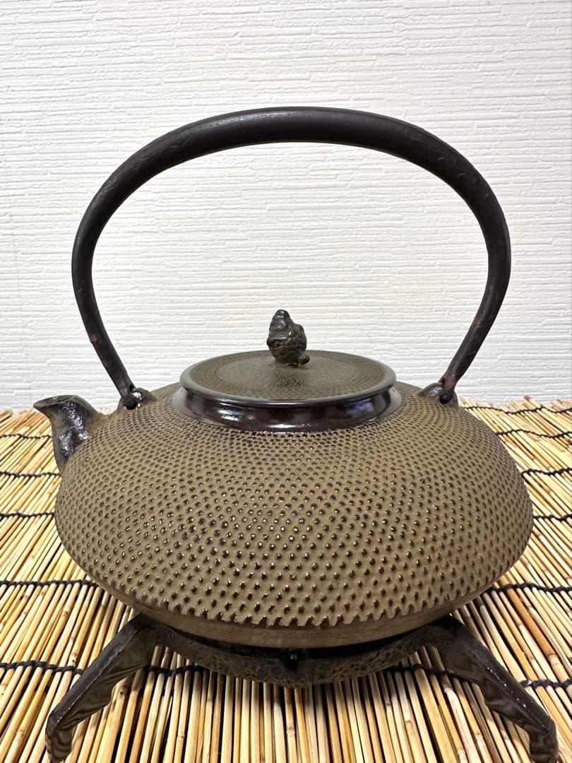新品、木箱、栞付　敬典工房正寿堂山正　人間国宝　髙橋敬典作　独楽型　南部鉄瓶