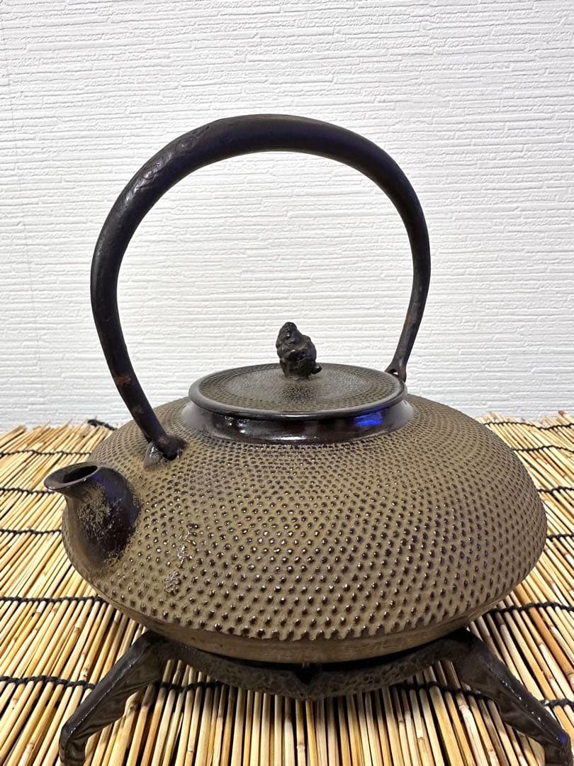 新品、木箱、栞付　敬典工房正寿堂山正　人間国宝　髙橋敬典作　独楽型　南部鉄瓶
