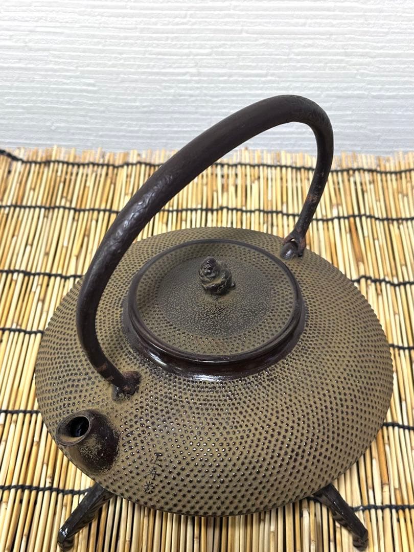 新品、木箱、栞付　敬典工房正寿堂山正　人間国宝　髙橋敬典作　独楽型　南部鉄瓶