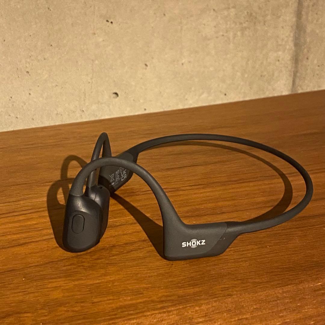 OpenRun Pro by Shokz骨伝導　ケース付　中古品
