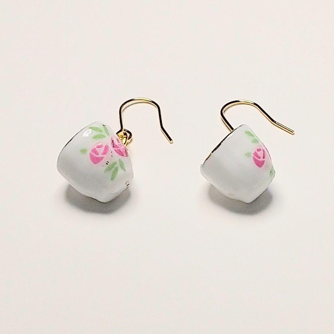 SOLD◆ハンドメイド ティーカップ ピアス 白 ホワイトピンク 花 ミニチュア