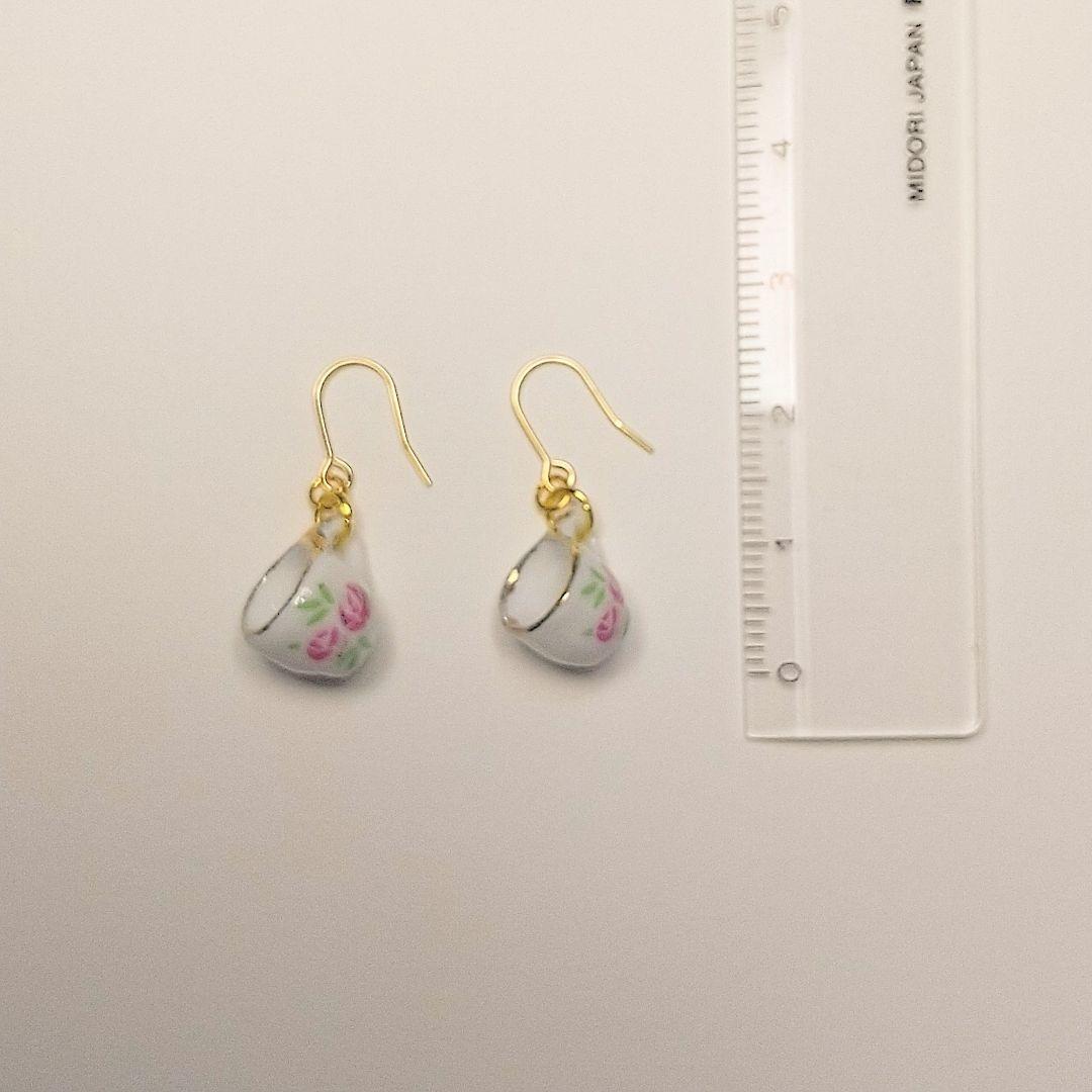 SOLD◆ハンドメイド ティーカップ ピアス 白 ホワイトピンク 花 ミニチュア