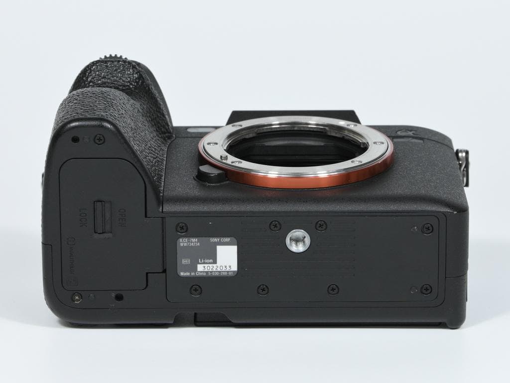 【美品】 ソニー　SONY α7 IV ILCE-7M4 ボディ