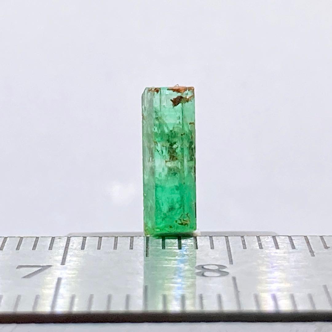 い*た様 エメラルド　緑柱石　ベリル　原石　鉱物標本　天然石　675