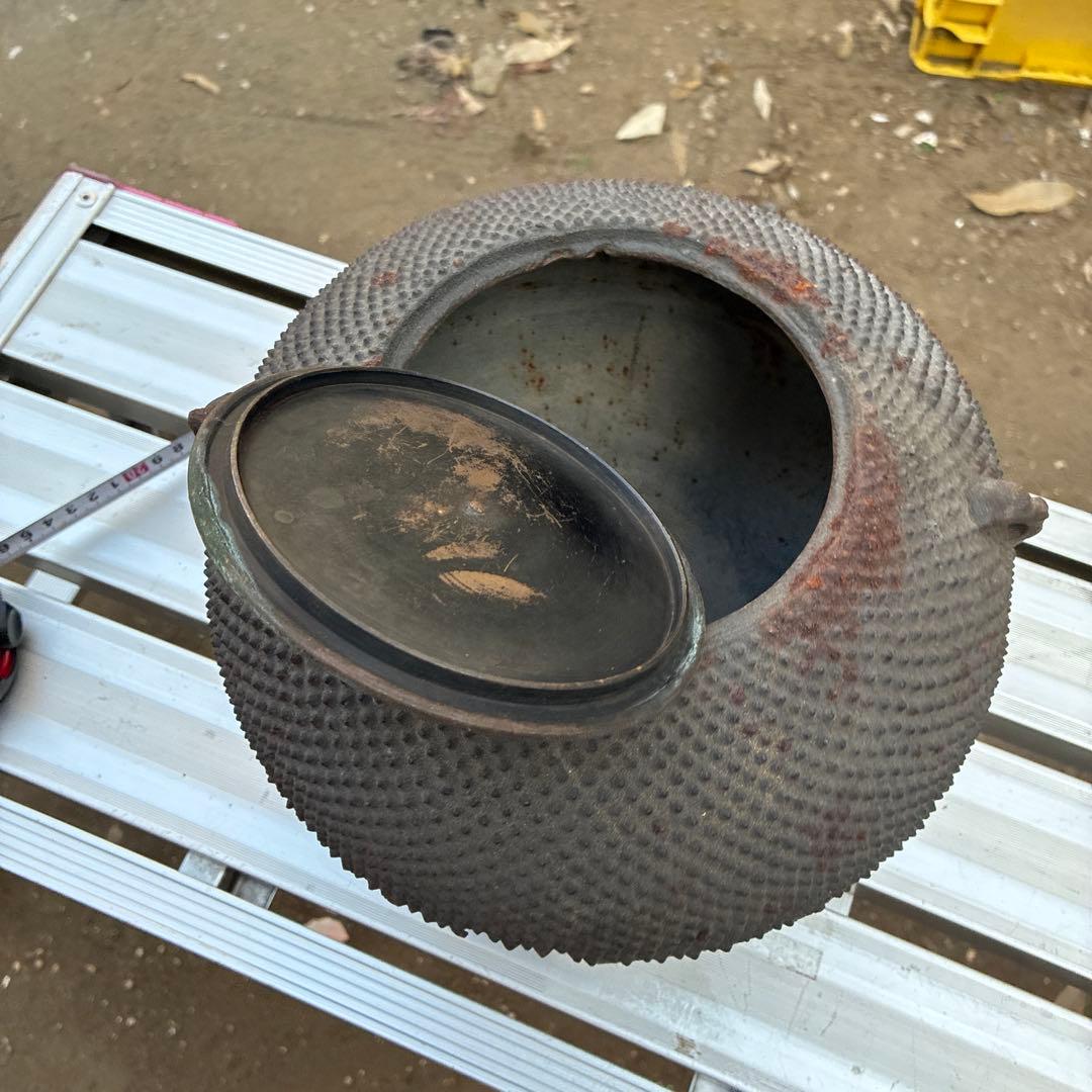 風炉釜 アラレ鉄釜 金属工芸 鐶付 釜鐶 茶道具 炭道具 茶釜 時代物 レトロ