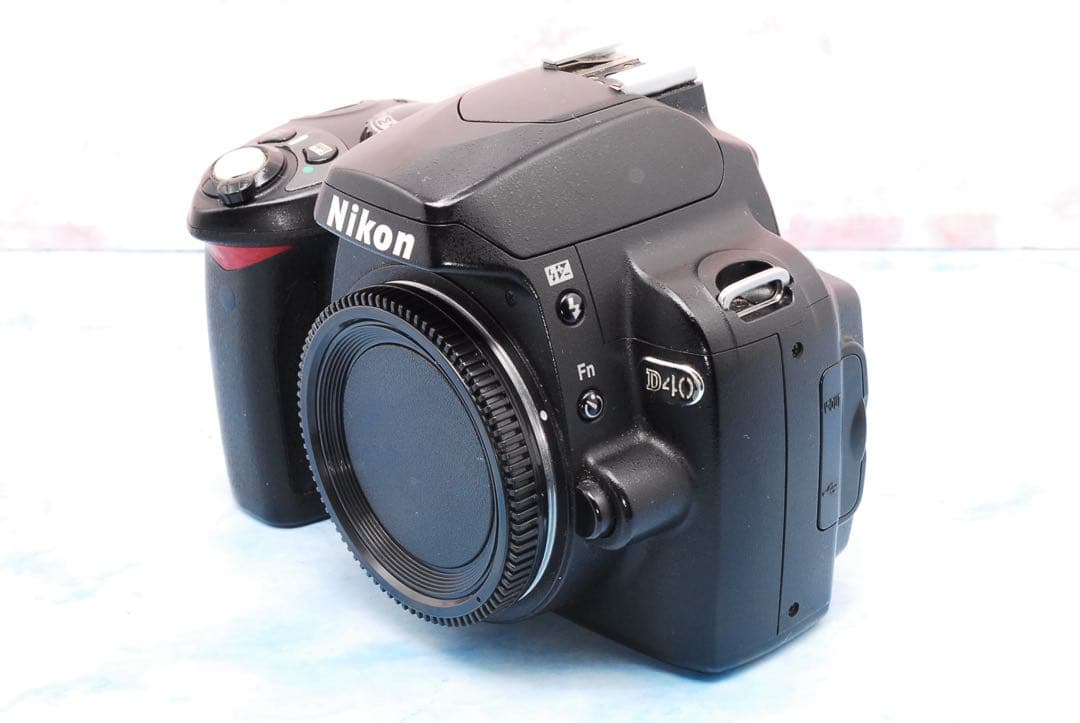 Nikon D40☆一眼レフカメラ☆入門機に最適☆カメラバッグ付☆軽量＆小型