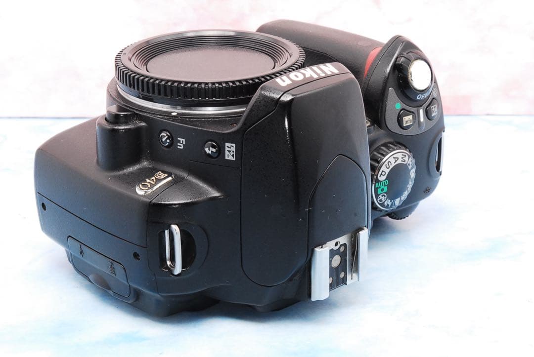 Nikon D40☆一眼レフカメラ☆入門機に最適☆カメラバッグ付☆軽量＆小型