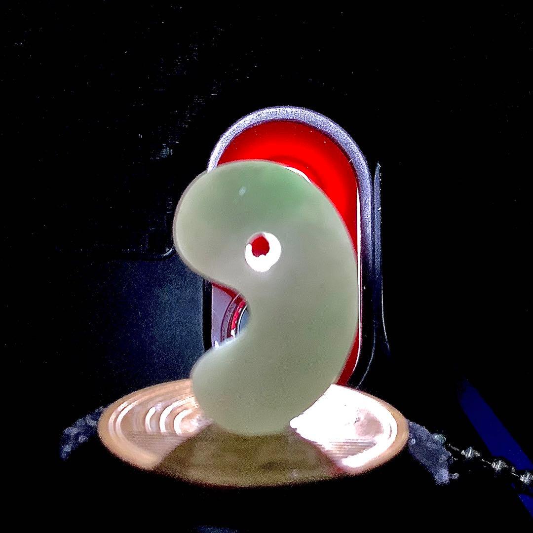 ✳高品質の珍しい勾玉を安価で‼️糸魚川翡翠勾玉ジェダイト　本物の一生物を　鑑定…