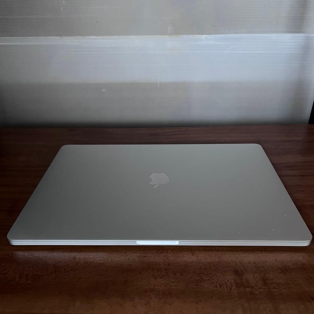 MacBookPro 15インチ 2019Corei716GB SSD256GB