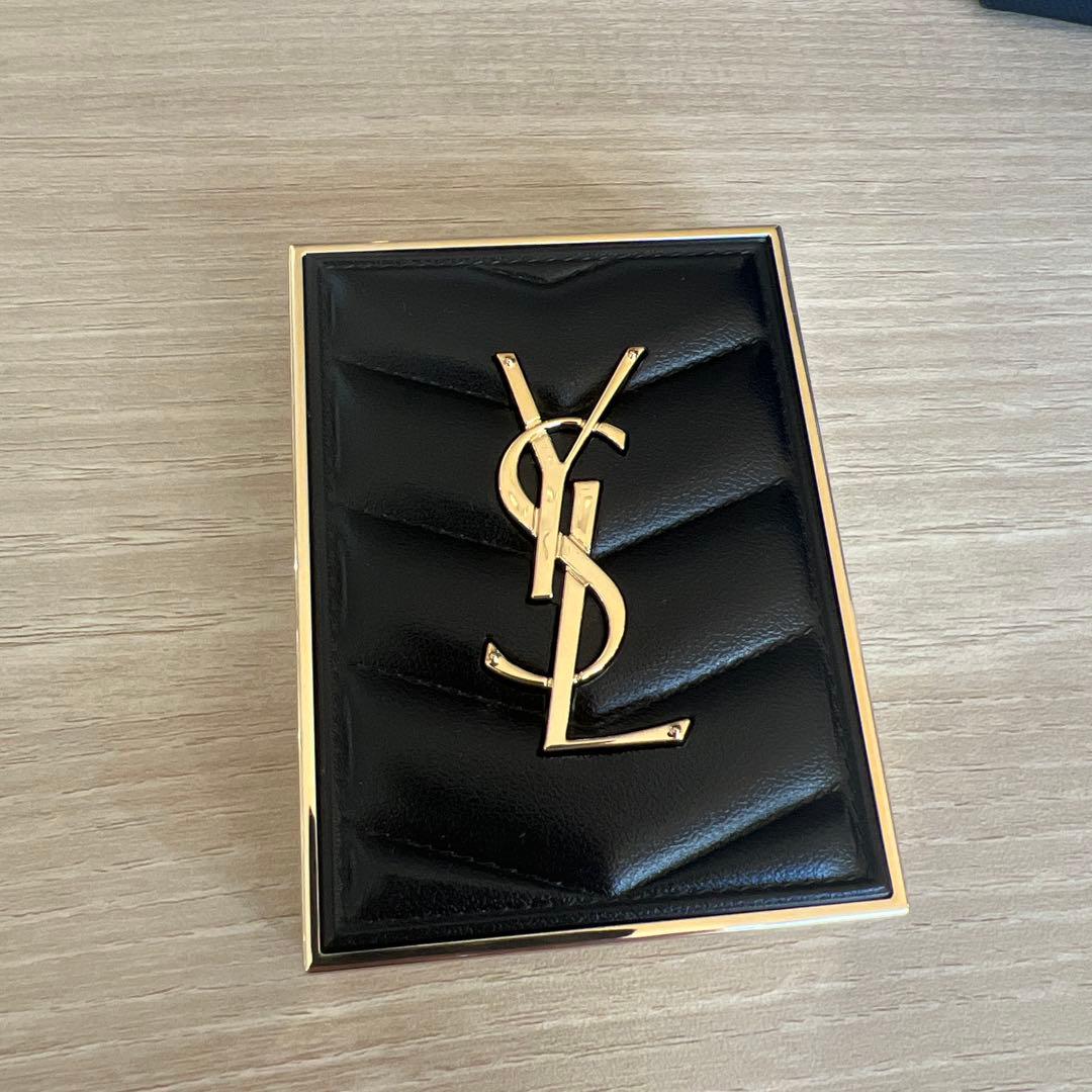 Yves Saint Laurent アイシャドウ クチュールミニクラッチ730