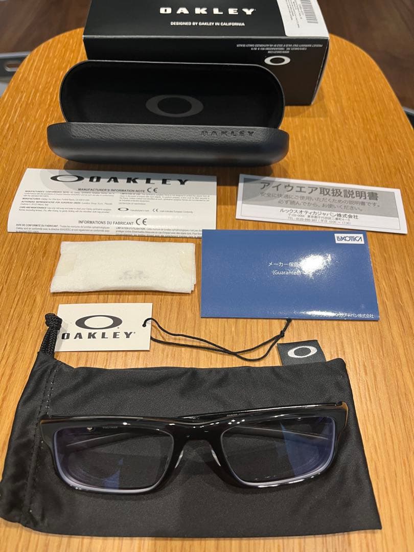 【マメ】OAKLEYオークリーVOLTAGE OX8066-0255