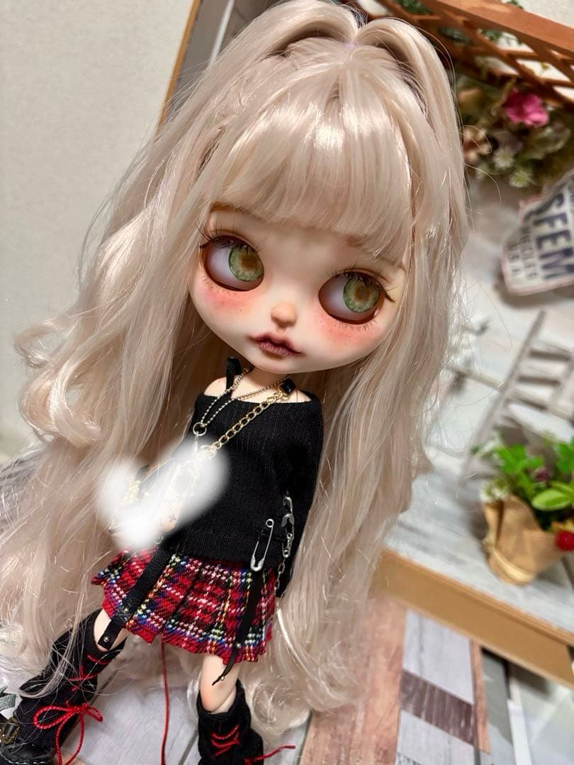♡ カスタムアイシードール　ネオサイズ　白肌　そばかすあり