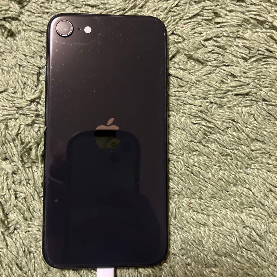 Apple iPhone SEブラック 本体