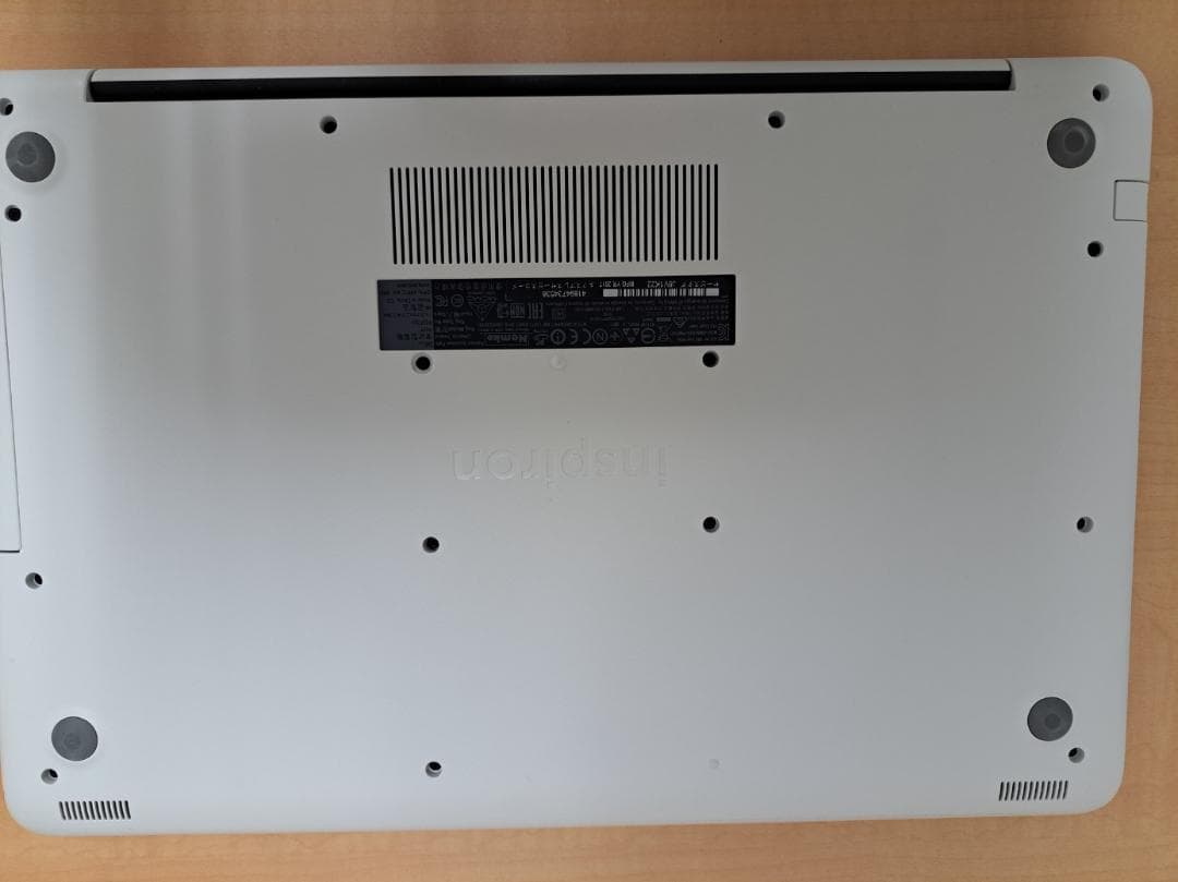 【送料無料、美品】DELL ノートPC Inspiron15 5000 ホワイト