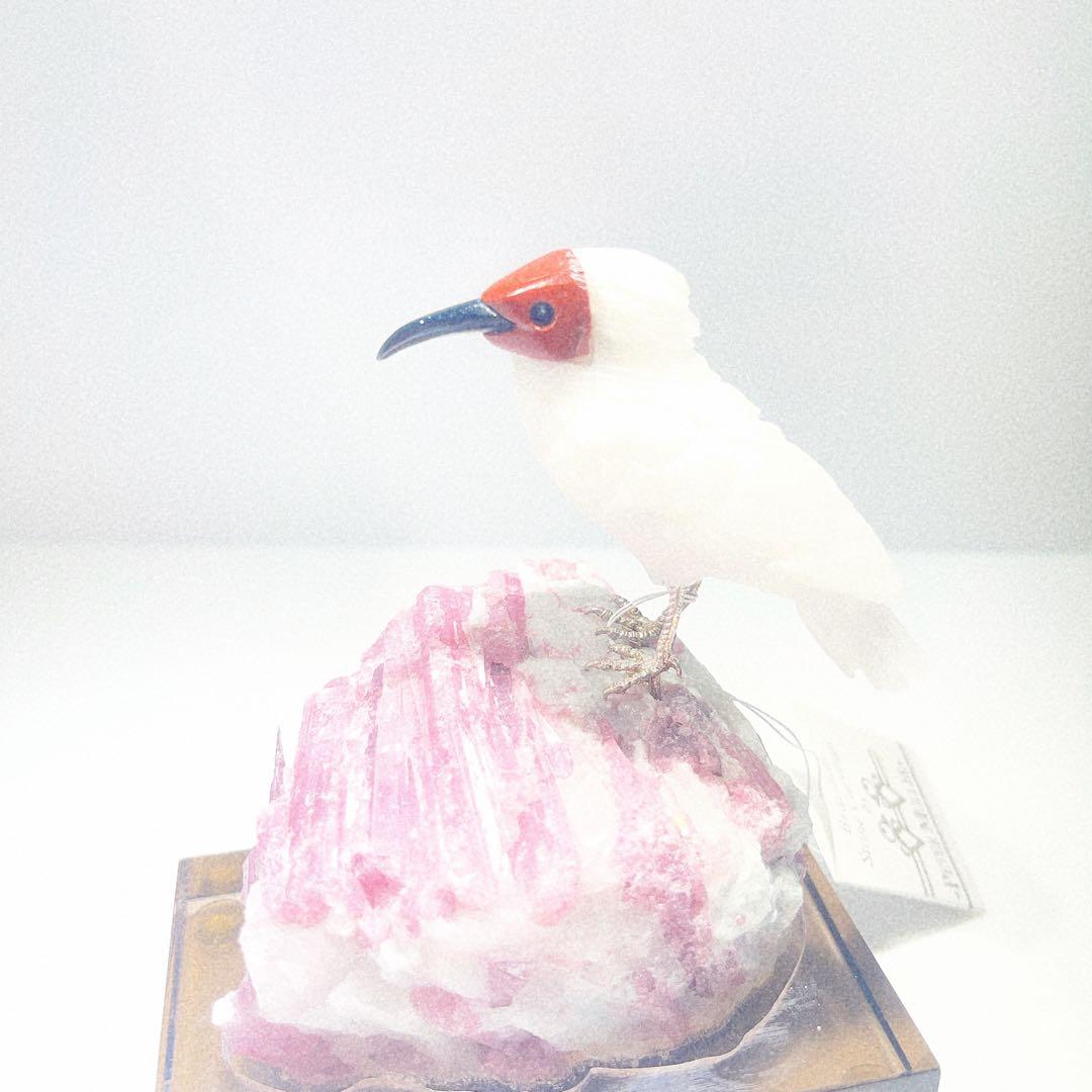 白い鳥の彫刻 ピンクトルマリンの石の台座付きNO25-2362
