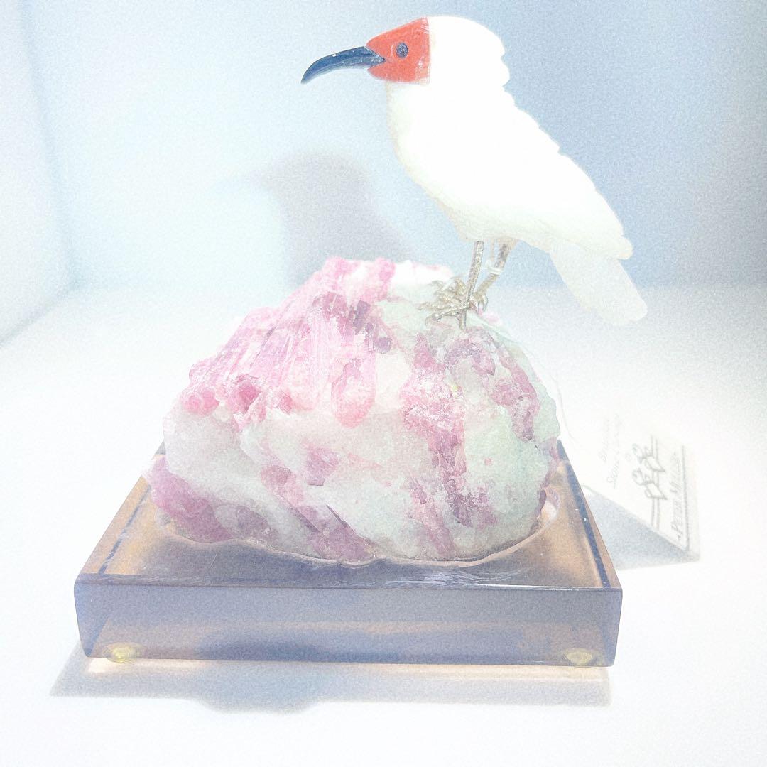 白い鳥の彫刻 ピンクトルマリンの石の台座付きNO25-2362
