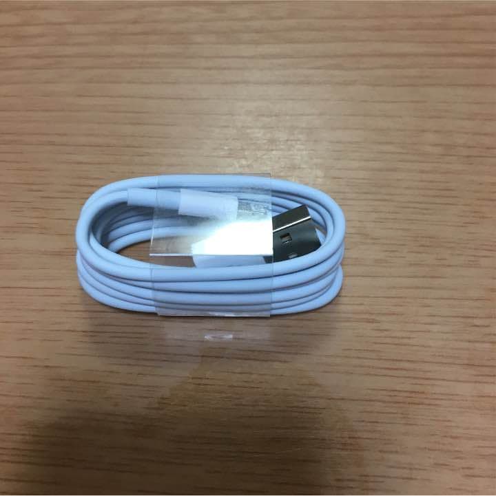 iPhoneケーブル