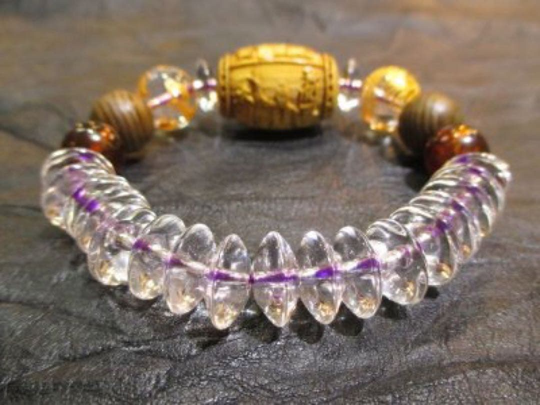 四天王(多聞天・持国天・増長天・広目天)、五本爪双龍、そろばん珠本水晶他ブレス