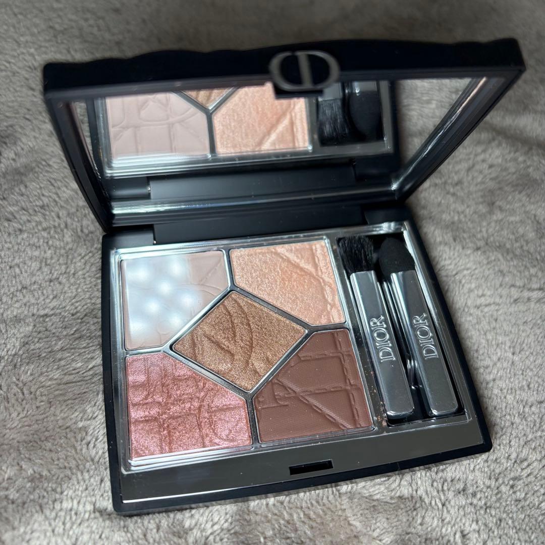 DIOR ディオールショウサンククルール　647 シルクトープ