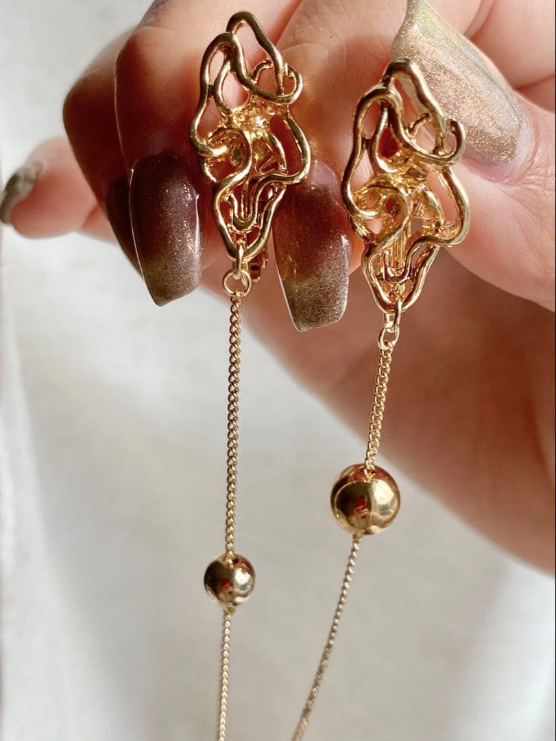 d671 nuance gold イヤリング/ピアス