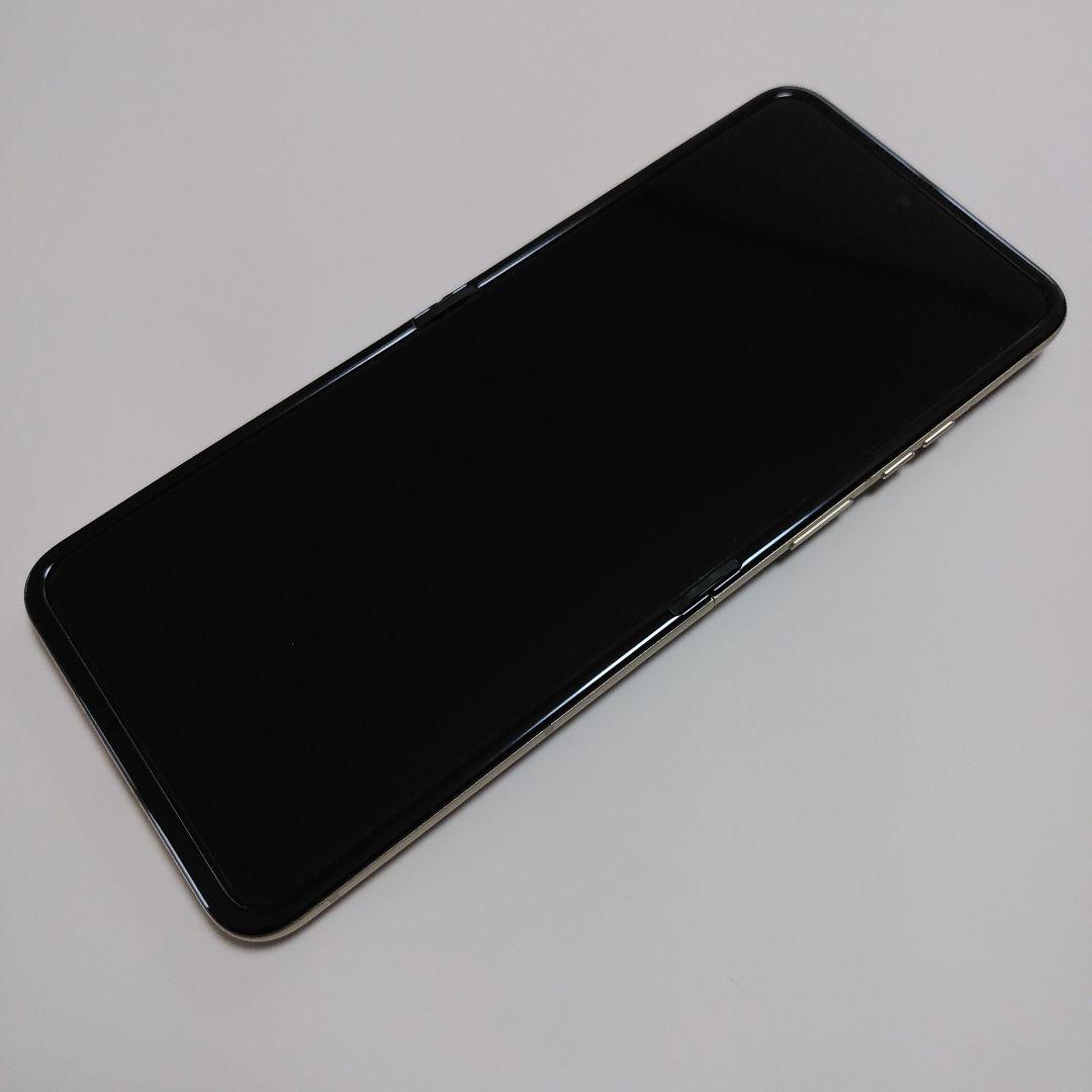 【使用期間短く、美品です】motorola razr 50s