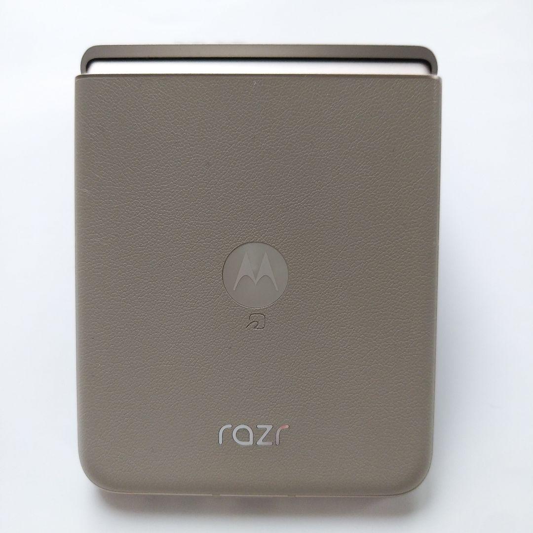【使用期間短く、美品です】motorola razr 50s