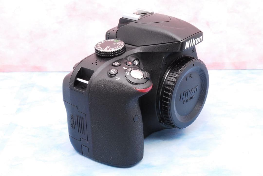 ☆Nikon D3300☆一眼レフカメラ☆バッグ付☆美品＆S数少☆初心者向け
