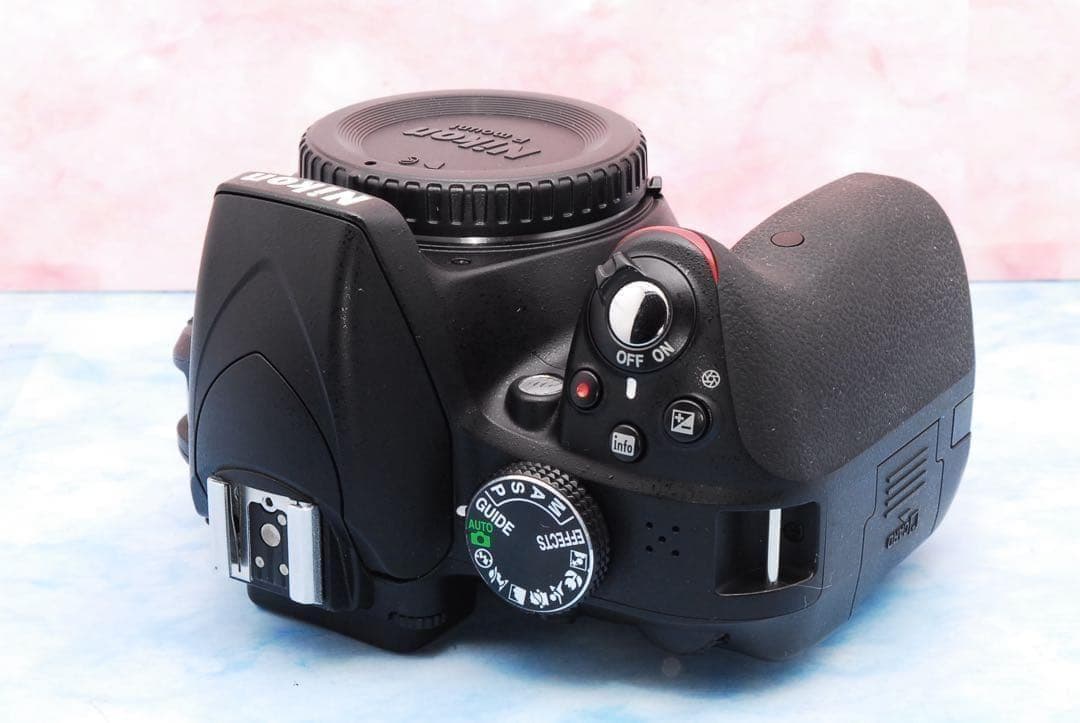 ☆Nikon D3300☆一眼レフカメラ☆バッグ付☆美品＆S数少☆初心者向け