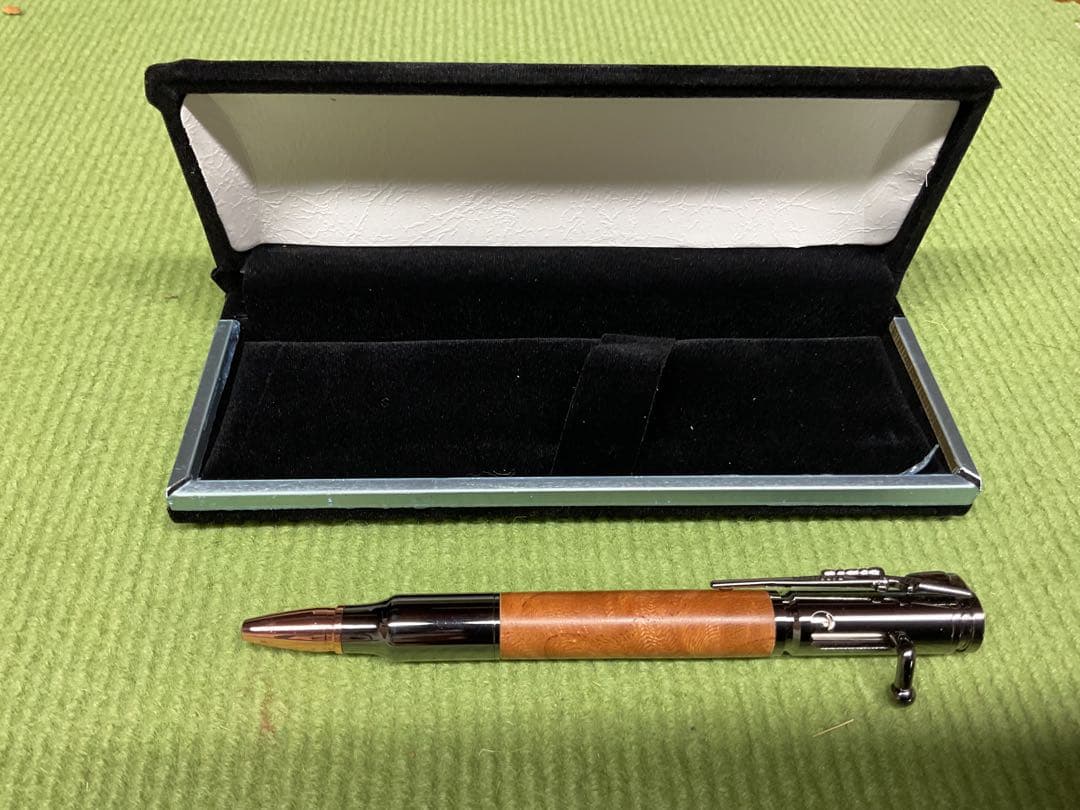 本当に珍しい銘木欅のライフル型ボールペンです　　B