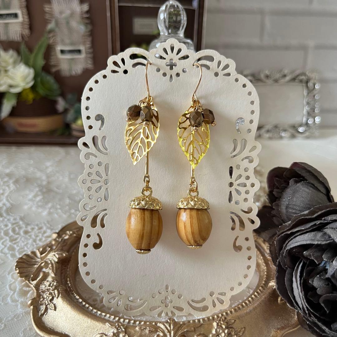 再販☆❤️ どんぐり　秋　木の実　木の葉　ピアス　イヤリング　ハンドメイド