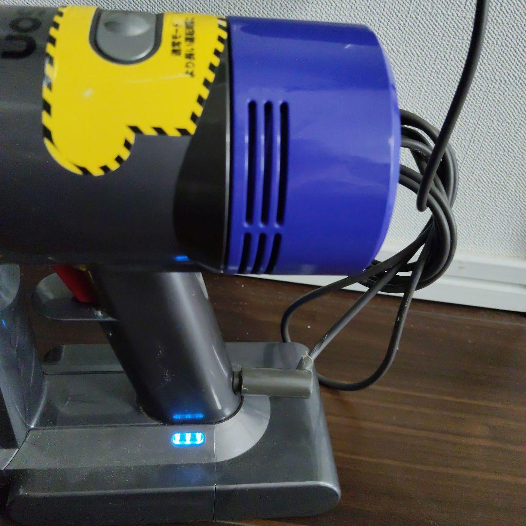Dyson スティッククリーナー本体 V8 fluffy 各種アタッチメント付き