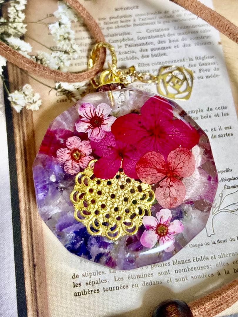 【N.442】ハンドメイドネックレス　オルゴナイト　レジン　薔薇　アジサイ